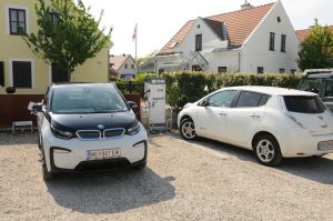Parkplatz Weingut Rosenberger, Elektrotankstelle, 2 Autos